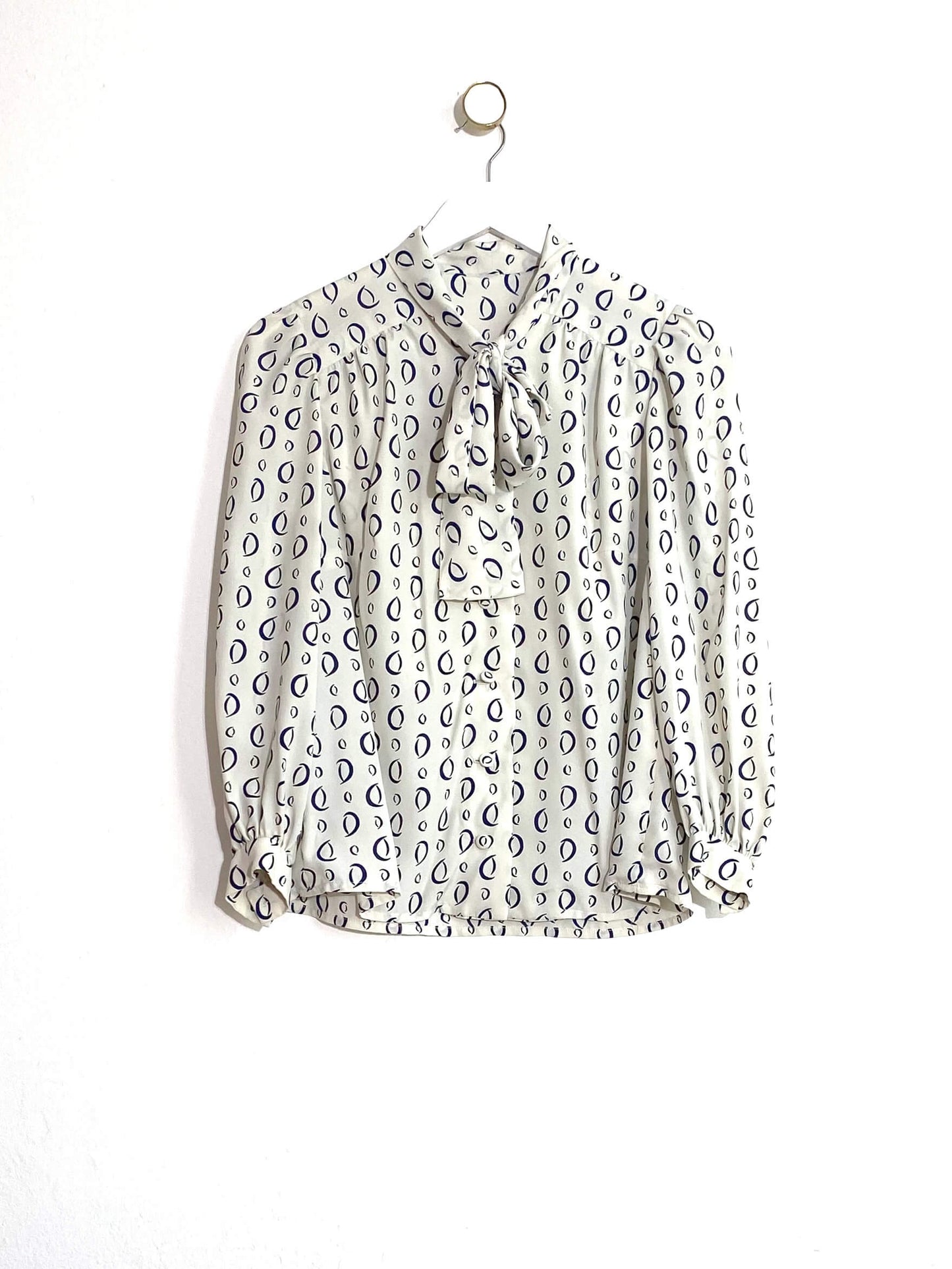 Blouse à motifs et col lavallière (38/40)