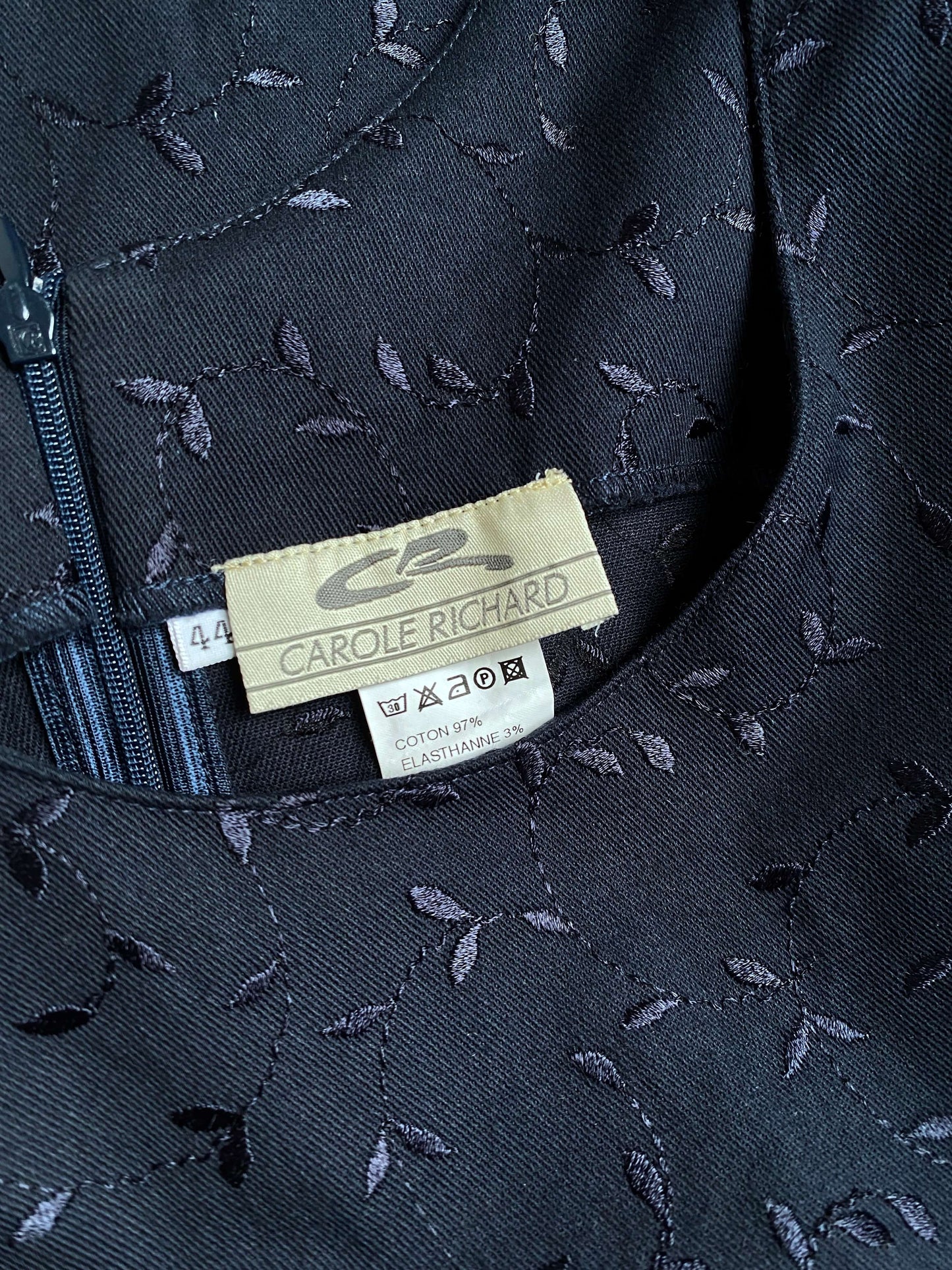 Robe à broderies fleurs (42)